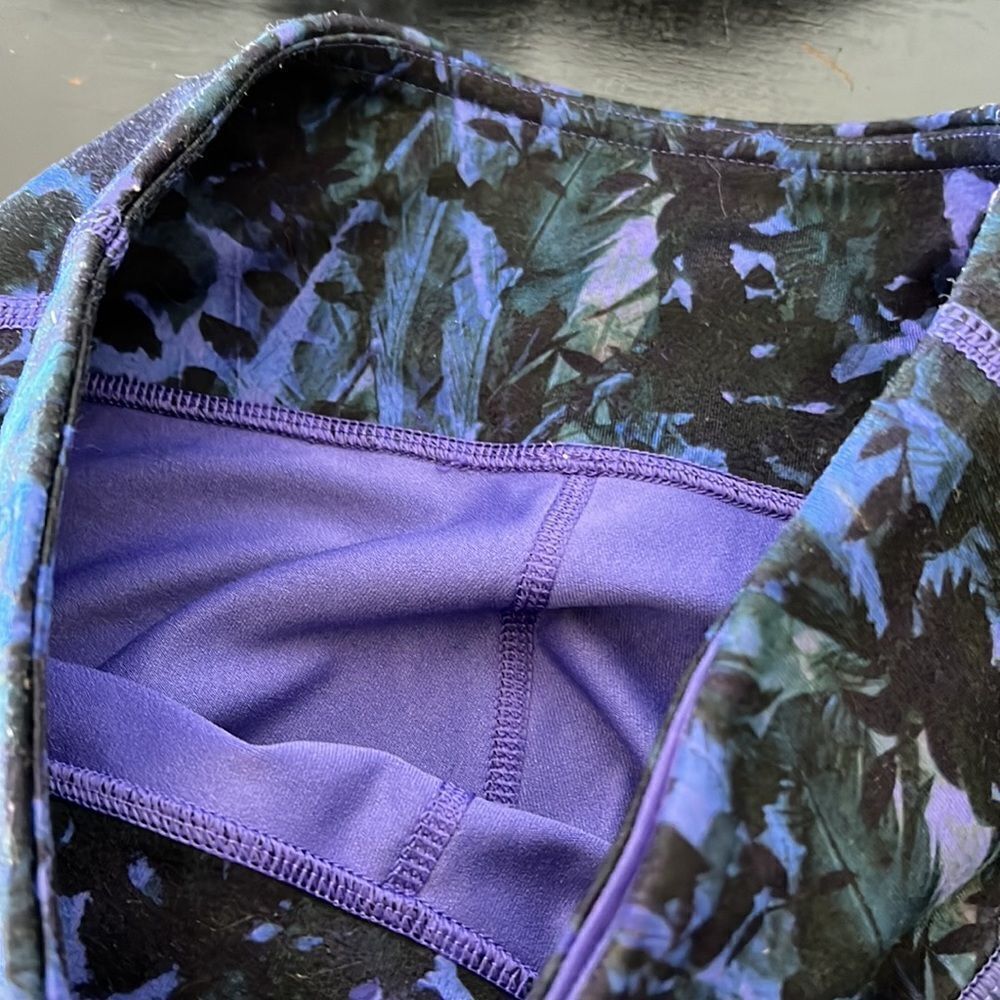 Lululemon Purple Camo Leggings Size 4 - Picture 10 of 11